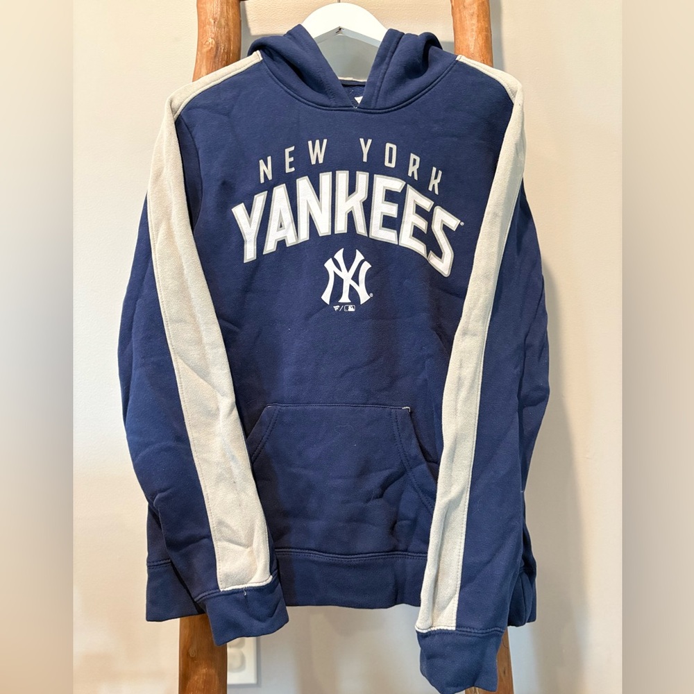 Fanatics Navy Blue Sweatshirt
